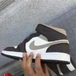 Air Jordan 1 Mid OG SP 554766 002 (1)