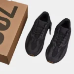 ADIDAS Yeezy Boost 700 Utility Black FV5304 (1)